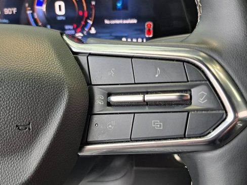Used 2024 Chevrolet Traverse LT FWD image 11