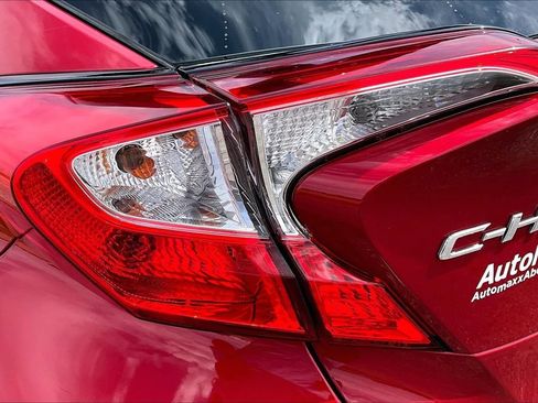 Used 2021 Toyota C-HR XLE FWD image 28