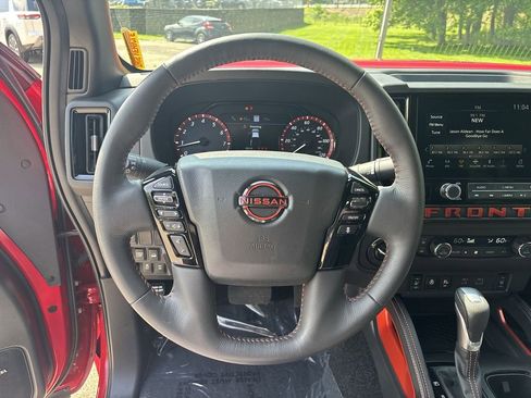 Certified 2025 Nissan Frontier PRO-4X w/ Pro Premium Package AWD/4WD image 32