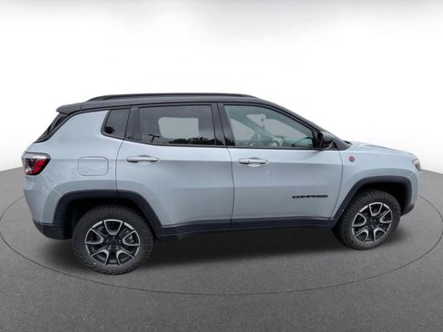 Used 2025 Jeep Compass Trailhawk AWD/4WD image 14