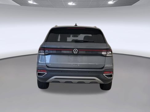 Used 2025 Volkswagen Taos SE FWD image 8
