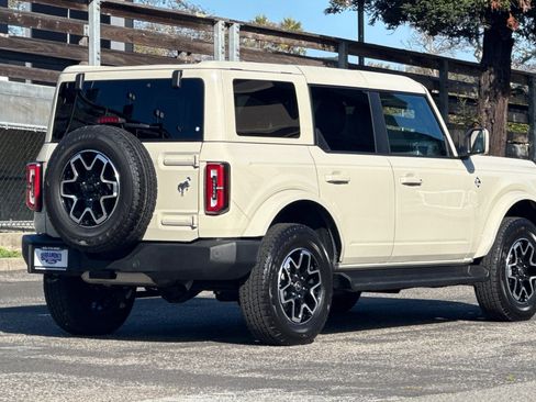 Certified 2025 Ford Bronco Outer Banks image 4