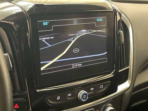 Used 2019 Chevrolet Traverse LT w/ LT Premium Package FWD image 4