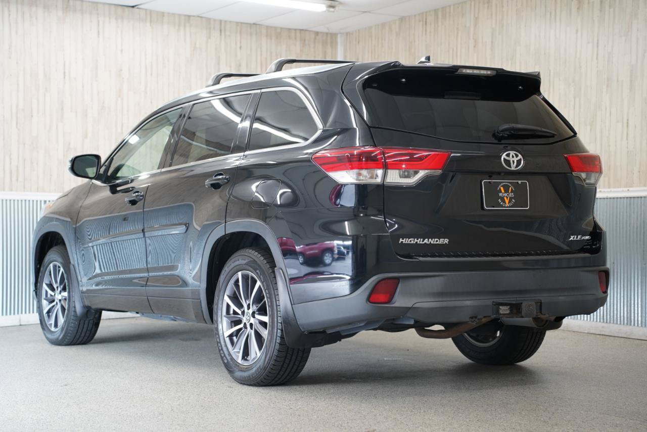 Used 2017 Toyota Highlander XLE AWD/4WD image 7
