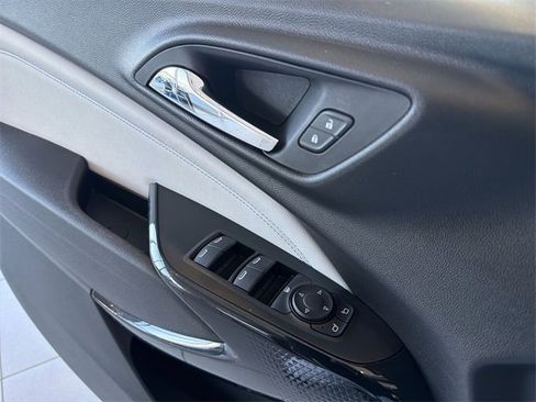 Certified 2025 Chevrolet Trax LT w/ LT Convenience Package image 20