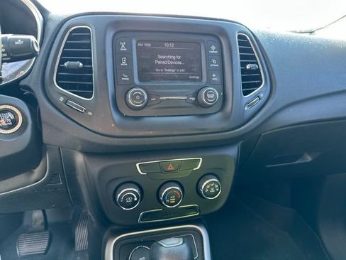 Used 2018 Jeep Compass Latitude AWD/4WD image 9