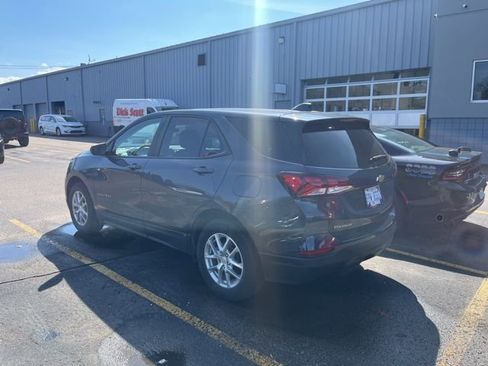 Used 2022 Chevrolet Equinox LS w/ LS Convenience Package image 3