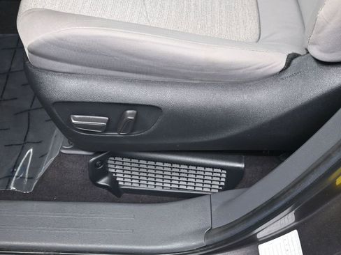 Used 2024 Toyota Sienna LE image 12