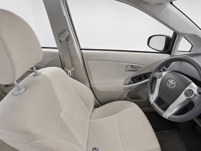 Used 2015 Toyota Prius Three w/ Solar Roof Package FWD image 11