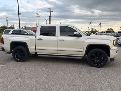 Used 2017 GMC Sierra 1500 Denali w/ Denali Ultimate Package AWD/4WD image 4