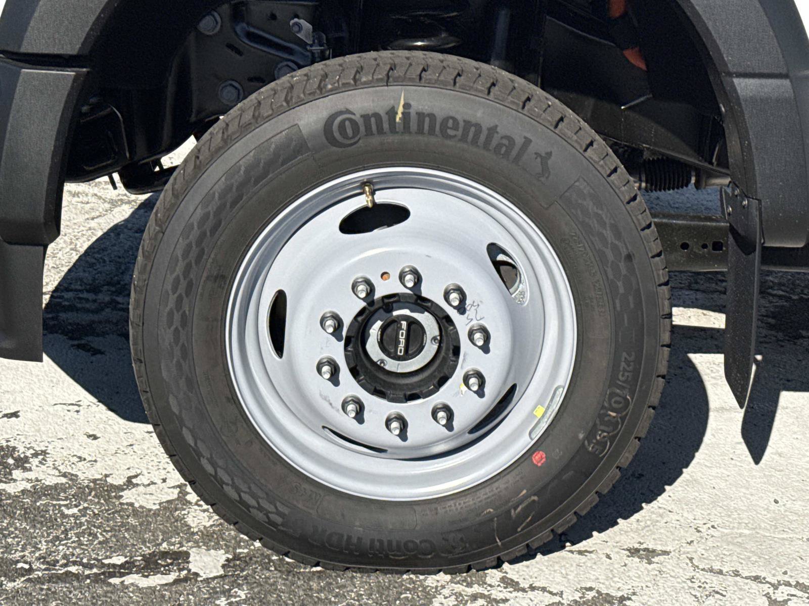 New 2027 Ford F550 4x4 Crew Cab image 9