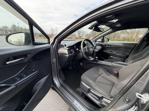 Used 2018 Toyota C-HR XLE image 12