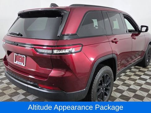 Used 2023 Jeep Grand Cherokee Altitude image 9
