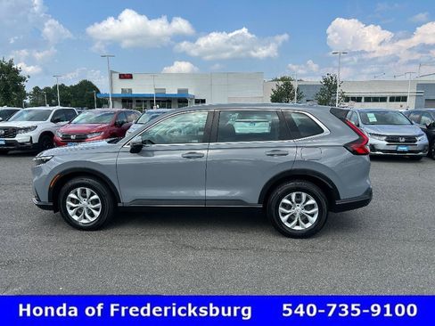 Used 2023 Honda CR-V LX image 3