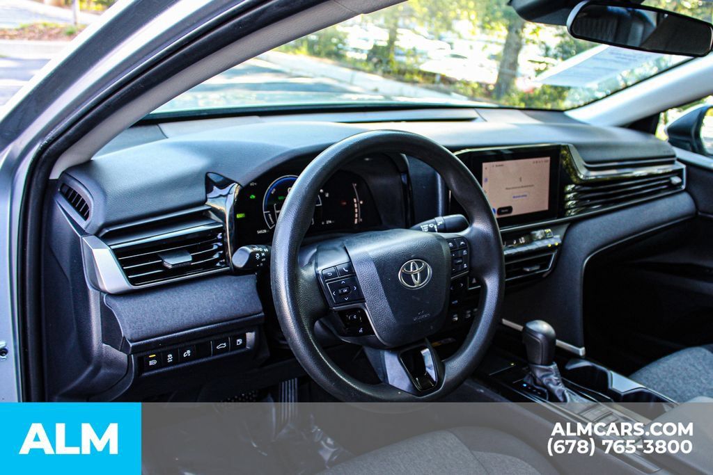 Used 2025 Toyota Camry LE FWD image 31