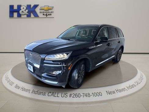 Used 2024 Lincoln Aviator Reserve AWD/4WD image 3
