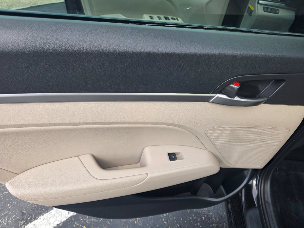 Used 2017 Hyundai Elantra Limited FWD image 23