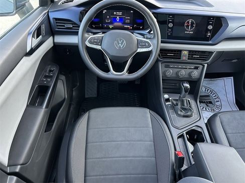 Used 2022 Volkswagen Taos SE image 14
