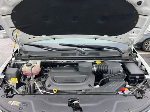 Used 2025 Chrysler Pacifica Select image 35