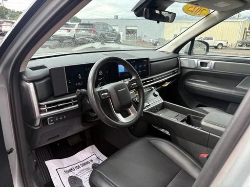 Used 2025 Hyundai Santa Fe SEL FWD image 3