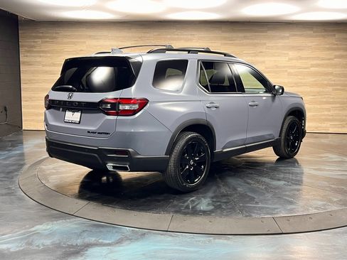 Used 2025 Honda Pilot Black Edition image 10