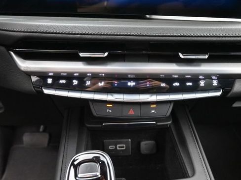 Used 2024 Cadillac XT4 Premium Luxury image 6