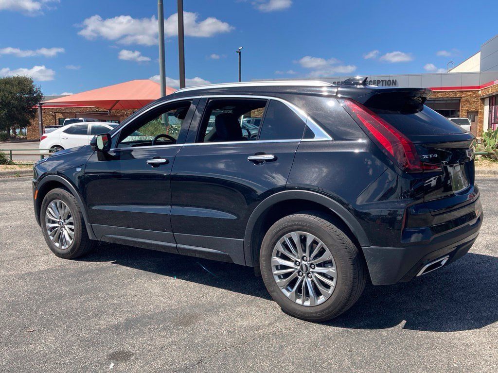 Used 2025 Cadillac XT4 Premium Luxury FWD image 7