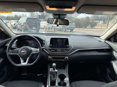 Used 2025 Nissan Altima 2.5 SV image 29