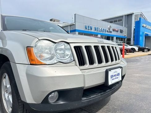 Used 2009 Jeep Grand Cherokee Laredo AWD/4WD image 4