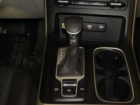 Used 2023 Kia Carnival LX FWD image 29