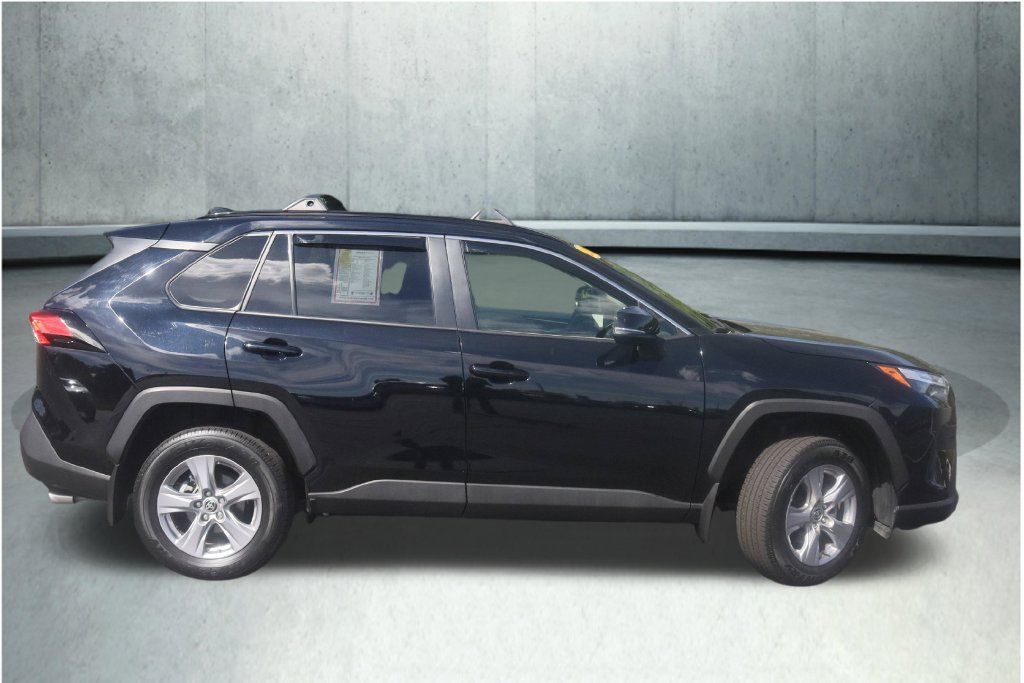 Used 2025 Toyota RAV4 XLE AWD/4WD image 11