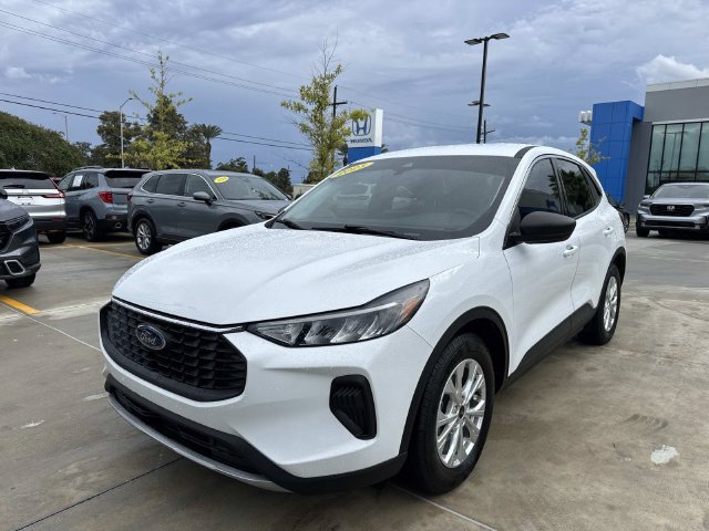 Used 2023 Ford Escape Active w/ Cold Weather Package FWD image 3