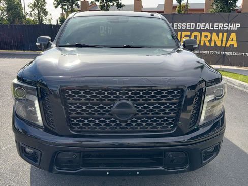 Used 2019 Nissan Titan SV w/ SV Convenience Package image 4