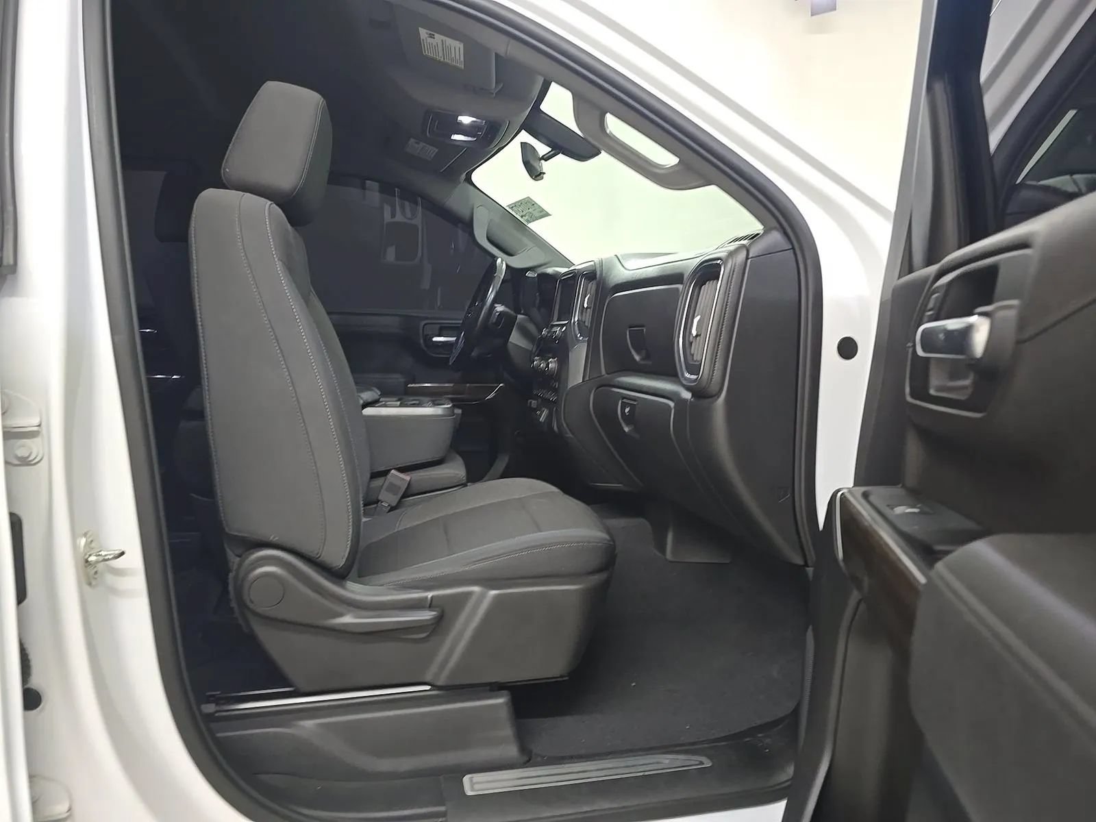 Used 2019 Chevrolet Silverado 1500 RST AWD/4WD image 7