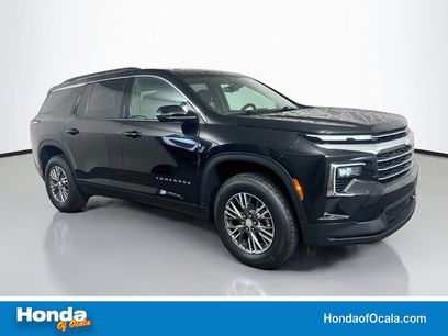 Used 2025 Chevrolet Traverse LT