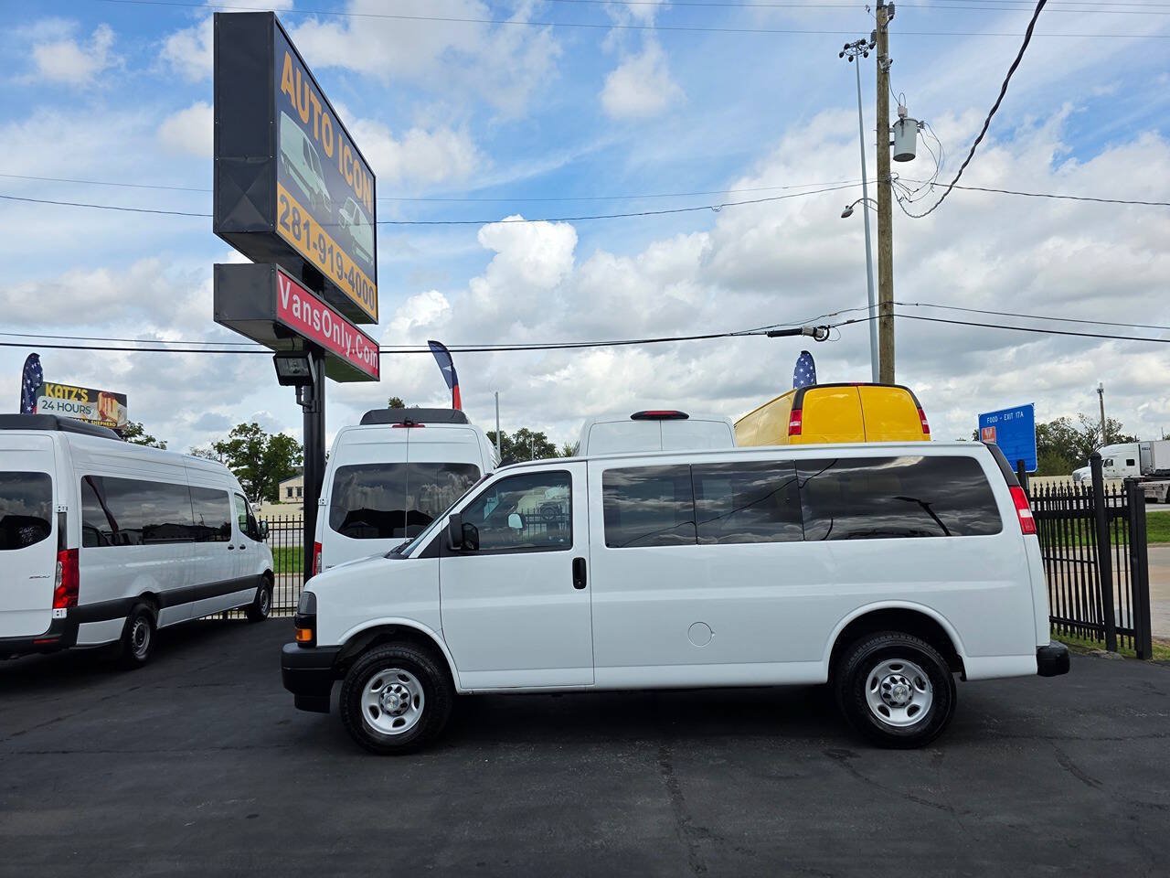 Used 2024 Chevrolet Express 3500 LS RWD image 4