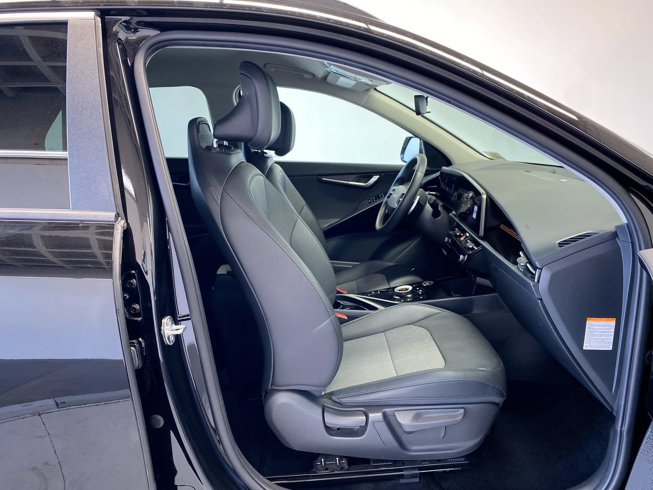 Certified 2024 Kia Niro Wind FWD image 28