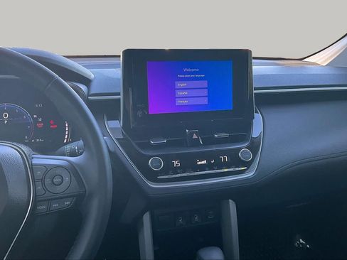 Used 2025 Toyota Corolla Cross XLE w/ Convenience Package FWD image 6