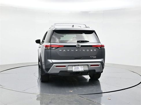 Used 2024 Nissan Pathfinder Platinum image 8