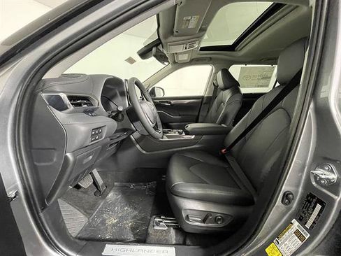 New 2026 Toyota Highlander Limited AWD/4WD image 9