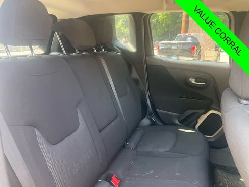 Used 2017 Jeep Renegade Latitude AWD/4WD image 19