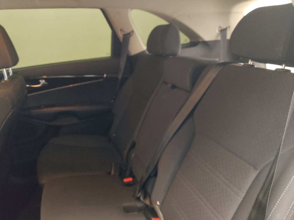 Used 2019 Kia Sorento FWD V6 image 18