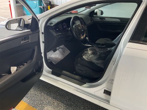 Used 2019 Hyundai Sonata SEL w/ Tech Package 02 FWD image 10