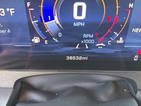Used 2025 Chevrolet Traverse LT FWD image 21