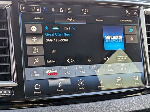 Certified 2024 Chrysler Pacifica Touring-L image 21