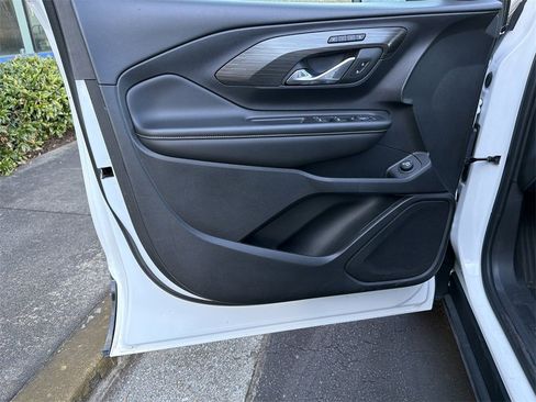 Used 2023 GMC Terrain SLT image 10