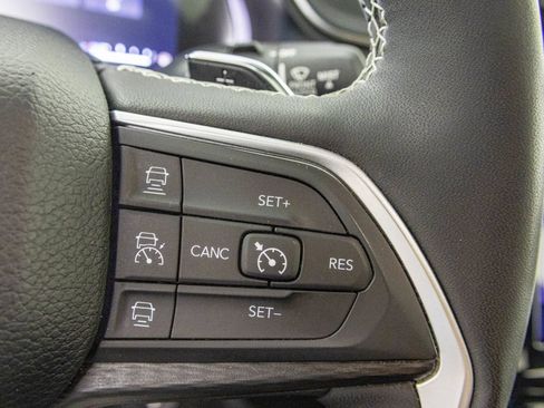 Used 2024 Jeep Grand Cherokee Altitude AWD/4WD image 32