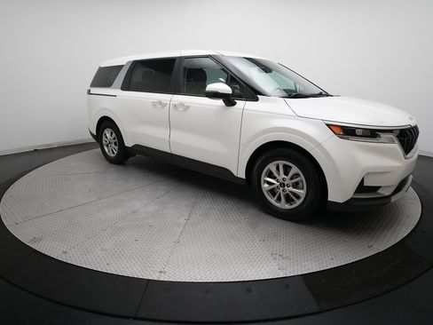 Certified 2024 Kia Carnival LX image 13