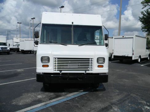 Used 2019 Ford E-450 and Econoline 450 Super Duty RWD image 4