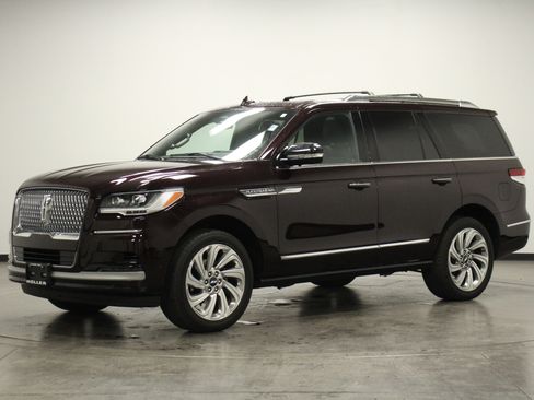Used 2024 Lincoln Navigator Reserve image 4
